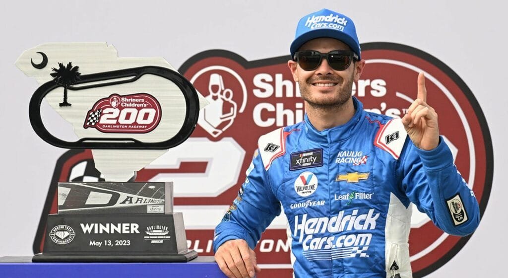 Kyle Larson wins at Darlington after starting in 30th place