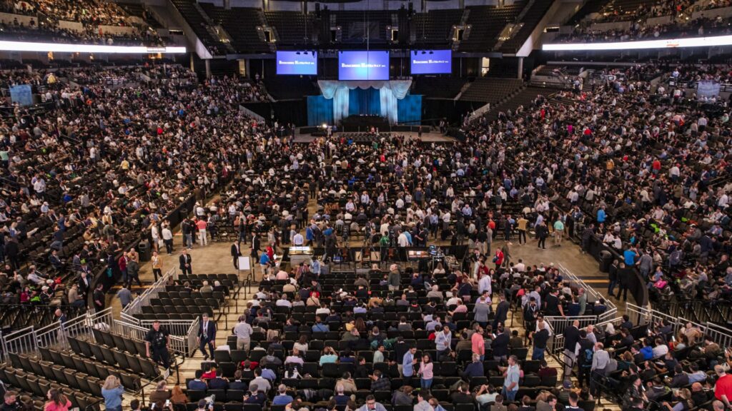 “Overseas Investors Confront New Challenges Ahead of Omaha’s Berkshire Gathering”