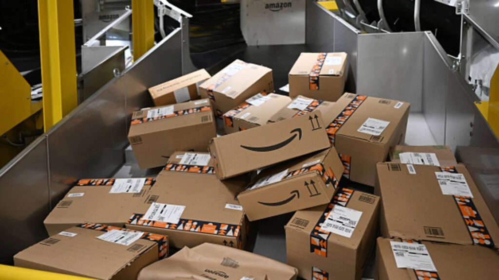 “Amazon Stands Firm Against Tariff Cost Transparency Amidst White House Pushback”