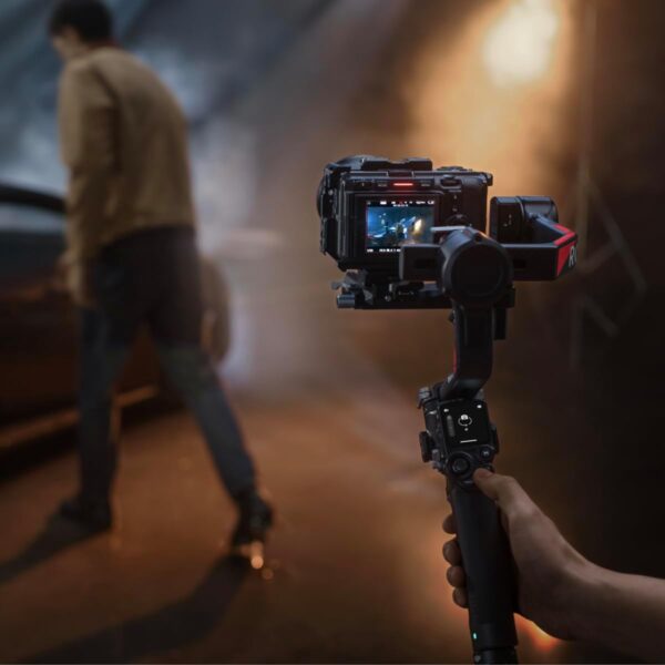 Unleash Your Cinematic Vision: The Ultimate DJI RS 4 Pro Combo Gimbal for Pro Cameras - Image 6