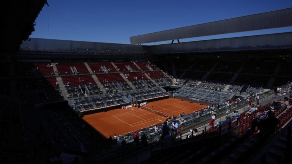 De Minaur’s Match Plunged into Darkness: A Shocking Power Outage at the Madrid Open!