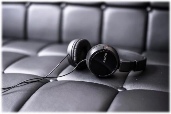 Sony ZX Series Wired On-Ear Headphones with Mic, Black MDR-ZX110AP - Image 3
