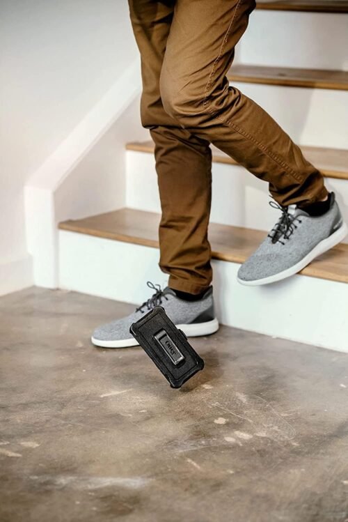 "Essential OtterBox Defender Series Belt Clip Holster for iPhone 13: Secure Your Device in Style!" - 이미지 4