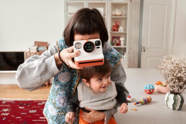 "Capture Memories in Style: Polaroid Now Gen 3 Instant Camera & 16-Photo Film Bundle in Chic Pebble White" - Image 10