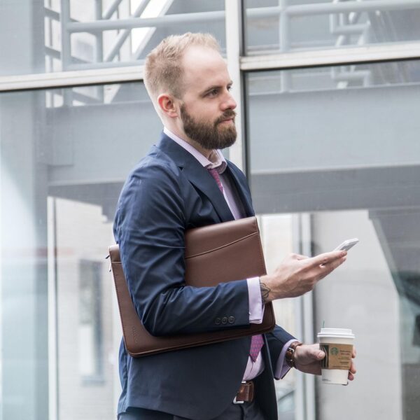 Elevate Your Professional Image: The Cossini Luxe Portfolio with Smart Features and Eco-Friendly Elegance - Image 9