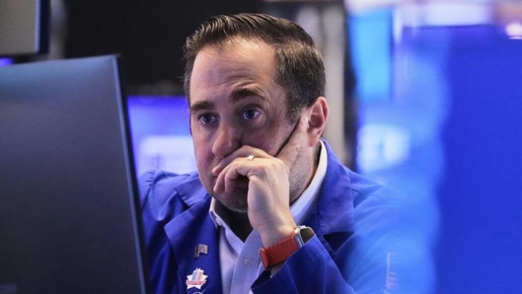 Wall Street Soars: Weekly Wins Amid Tariff Talks and Earnings Insights