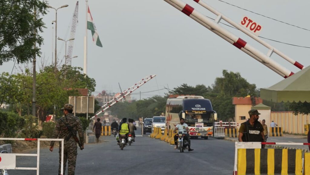 “Pakistan’s Defense Minister Warns of Imminent Indian Military Incursion”