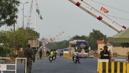 “Pakistan’s Defense Minister Warns of Imminent Indian Military Incursion”