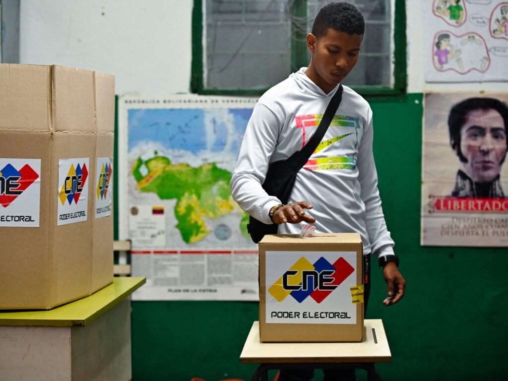Fewer Venezuelans vote amid boycott calls, fears of government repression | Elections News
