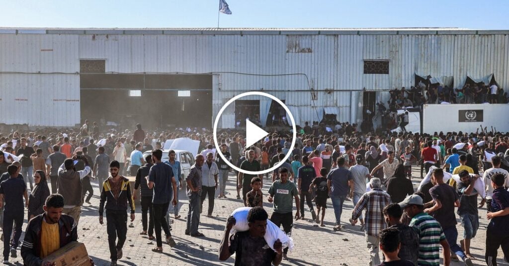 Large Numbers of Aid-Seekers Storm U.N. Warehouse in Gaza