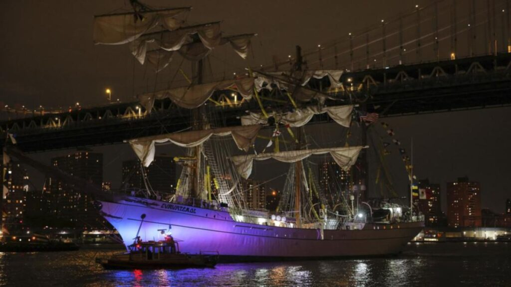 Mexican Navy sailing ship crashes into New York bridge