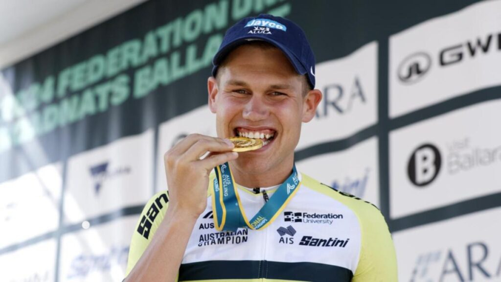 Happy Plappy! Aussie star solos to glory at the Giro