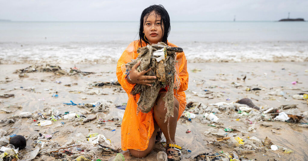 Photojournalist Wades Through Plastic Waste to Document Bali’s Pollution Crisis