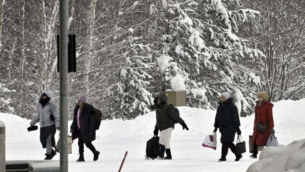 Finnish 35km fence built on Russia border over migrants