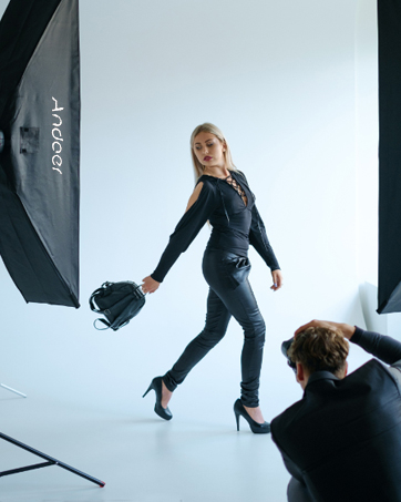 Andoer Softbox Photography Lighting Kit Professional Studio Equipment with 20"x28" Softbox, 2800-5700K 85W Bi-Color Temperature Bulb with Remote, Light Stand, Boom Arm for Portrait Product Shooting 12 Andoer Softbox Photography Lighting Kit Professional Studio Equipment with 20"x28" Softbox, 2800-5700K 85W Bi-Color Temperature Bulb with Remote, Light Stand, Boom Arm for Portrait Product Shooting-