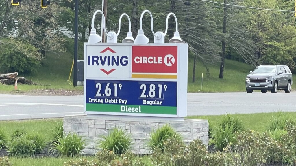 Falling gas prices could boost Trump approval ratings as Memorial Day arrives