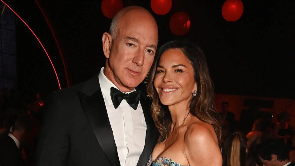 Jeff Bezos and Lauren Sánchez pack on PDA aboard 0 million yacht in Cannes