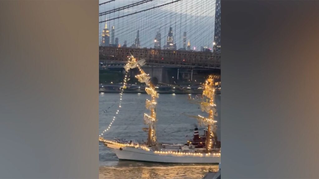 Massive sailing vessel collides with Brooklyn Bridge in dramatic NYC crash