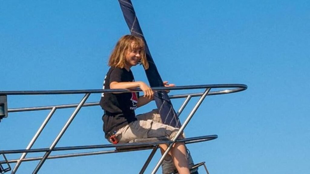 “Israel Intercepts Gaza-Bound Yacht with Greta Thunberg Onboard”