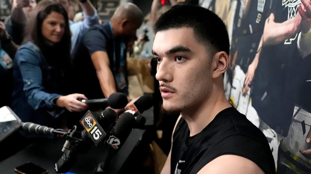 “Grizzlies Star Zach Edey Races Into Trouble: Caught Zooming at 101 mph in a 55-mph Zone”