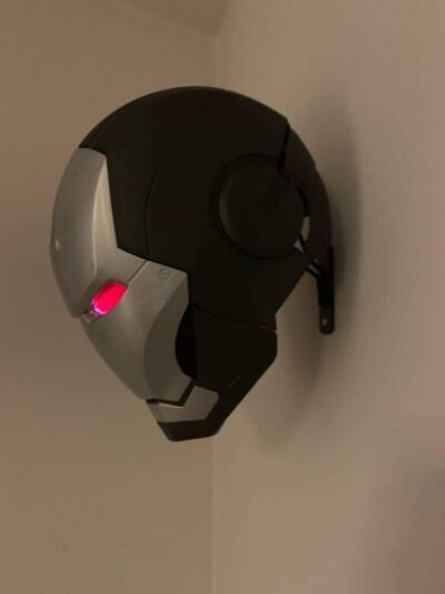 "Versatile Wall-Mounted Helmet Display Rack: Showcase Your Iron Man, Scout Trooper, Hockey, Equestrian, or Baseball Helmet in Style!" - 이미지 4
