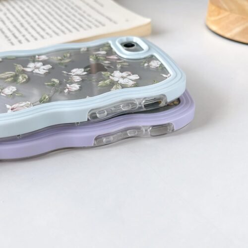 "Chic Green Leaf Floral Case: Slim & Stylish Protection for iPhone SE/8/7" - 이미지 8