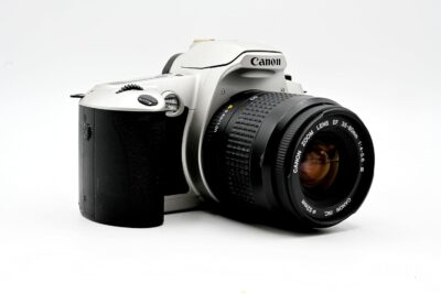 Revitalize Your Photography: Canon EOS Kiss SLR AF Film Camera with 35-80mm Lens (Renewed) - 이미지 2