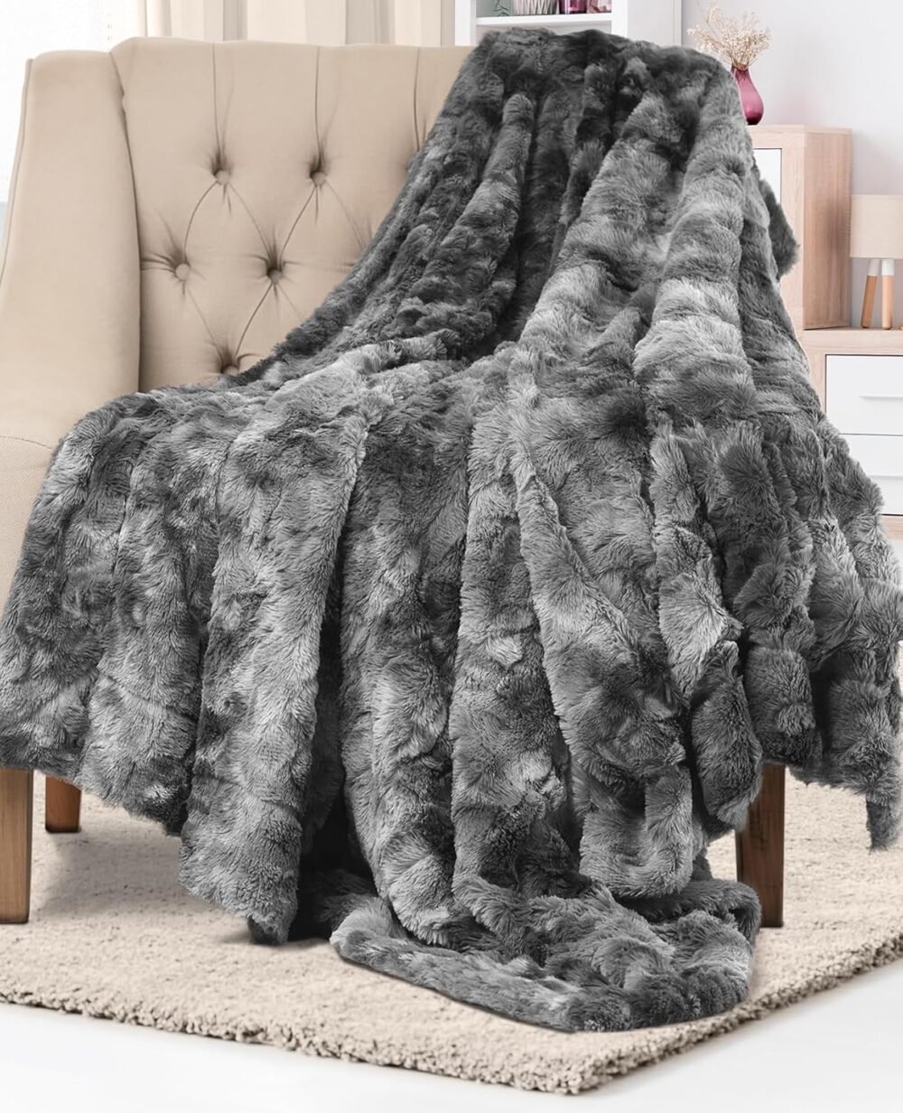 Luxurious Soft Gray Faux Fur Throw Blanket for Ultimate Cozy Comfort